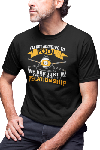 KOSZULKA MĘSKA BILARDOWA BILARD KRÓL BILARDA  POOL I'M NOT ADDICTED TO POOL  WE'RE IN COMMITTED RELATIONSHIP 