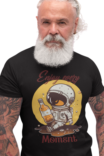 KOSZULKA MĘSKA Z ZABAWNYM NADRUKIEM WHISKY WHISKEY KOSMONAUTA ASTRONAUTA ENJOY EVERY MOMENT 