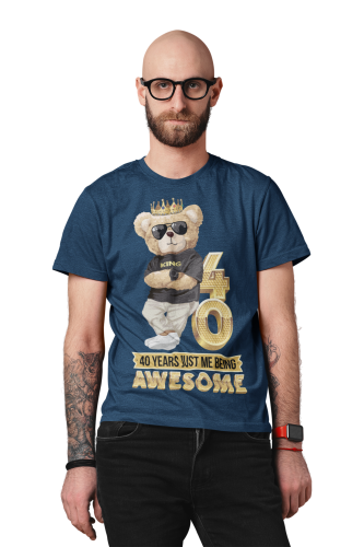 KOSZULKA URODZINOWA PREZENT NA 40 URODZINY STYLOWY MIŚ KING JUST ME BEING AWESOME 