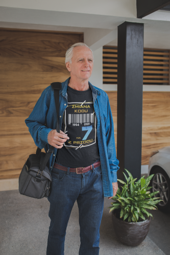 PERSONALIZOWANA KOSZULKA PREZENT NA 70 URODZINY ZMIANA KODU NA 7 Z PRZODU TORBA GRATIS 3