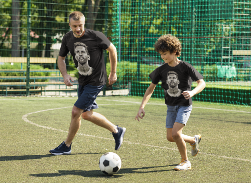 DZIECIĘCA BAWEŁNIANA KOSZULKA NA PREZENT PIŁKA NOŻNA LIONEL MESSI EFEKT SEPII 7