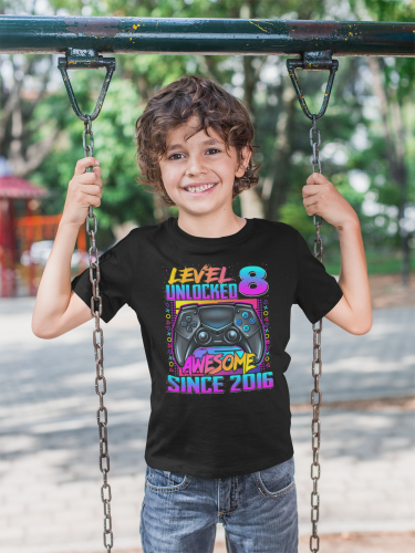 DZIECIĘCA KOSZULKA PREZENT NA 8 URODZINY LEVEL 8 UNLOCKED AWESOME SINCE 2016 UR489 9