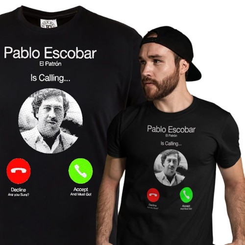 MĘSKA KOSZULKA Z NADRUKIEM SERIAL PABLO ESCOBAR EL PATRÓN IS CALLING 1