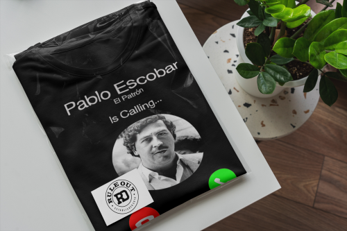 MĘSKA KOSZULKA Z NADRUKIEM SERIAL PABLO ESCOBAR EL PATRÓN IS CALLING 7