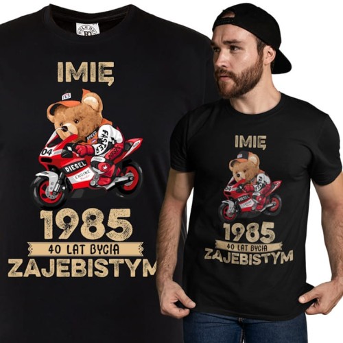 PERSONALIZOWANA KOSZULKA PREZENT NA URODZINY MIŚ NA ŚCIGACZU PODAJ IMIĘ I ROK 1