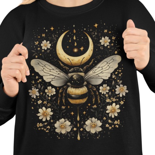 Bluza damska z nadrukiem pszczoła księżyc i kwiaty – Celestial Boho 2